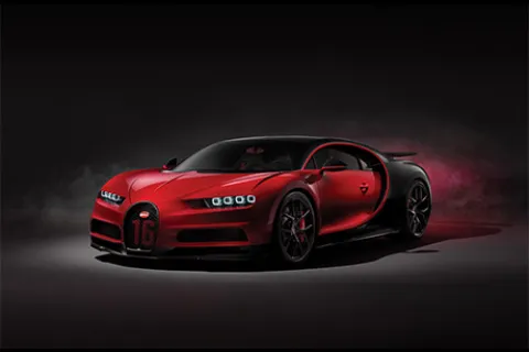 crveni automobil