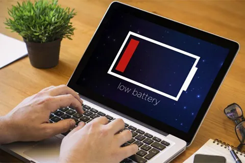 prazna baterija na ekranu laptopa